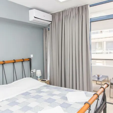 Fresh & Bright Downtown Apartment