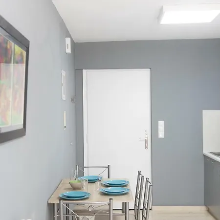 Fresh & Bright Downtown Apartment *